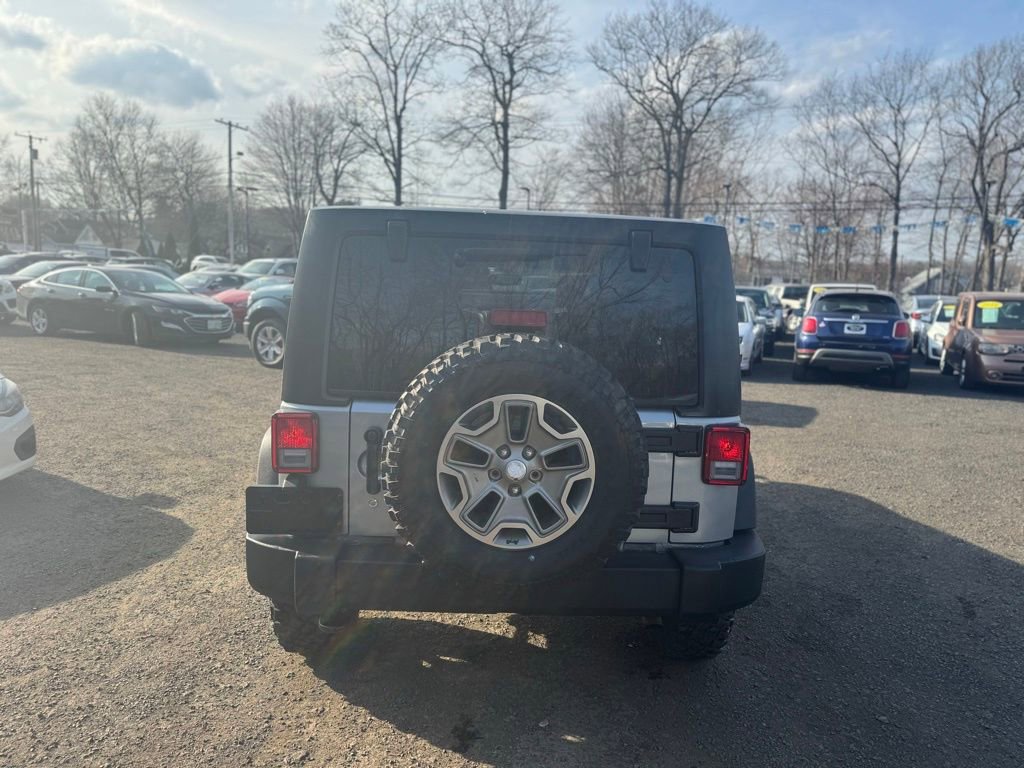 Used 2017 Jeep Wrangler Unlimited Rubicon w/ Connectivity Group AWD/4WD image 9