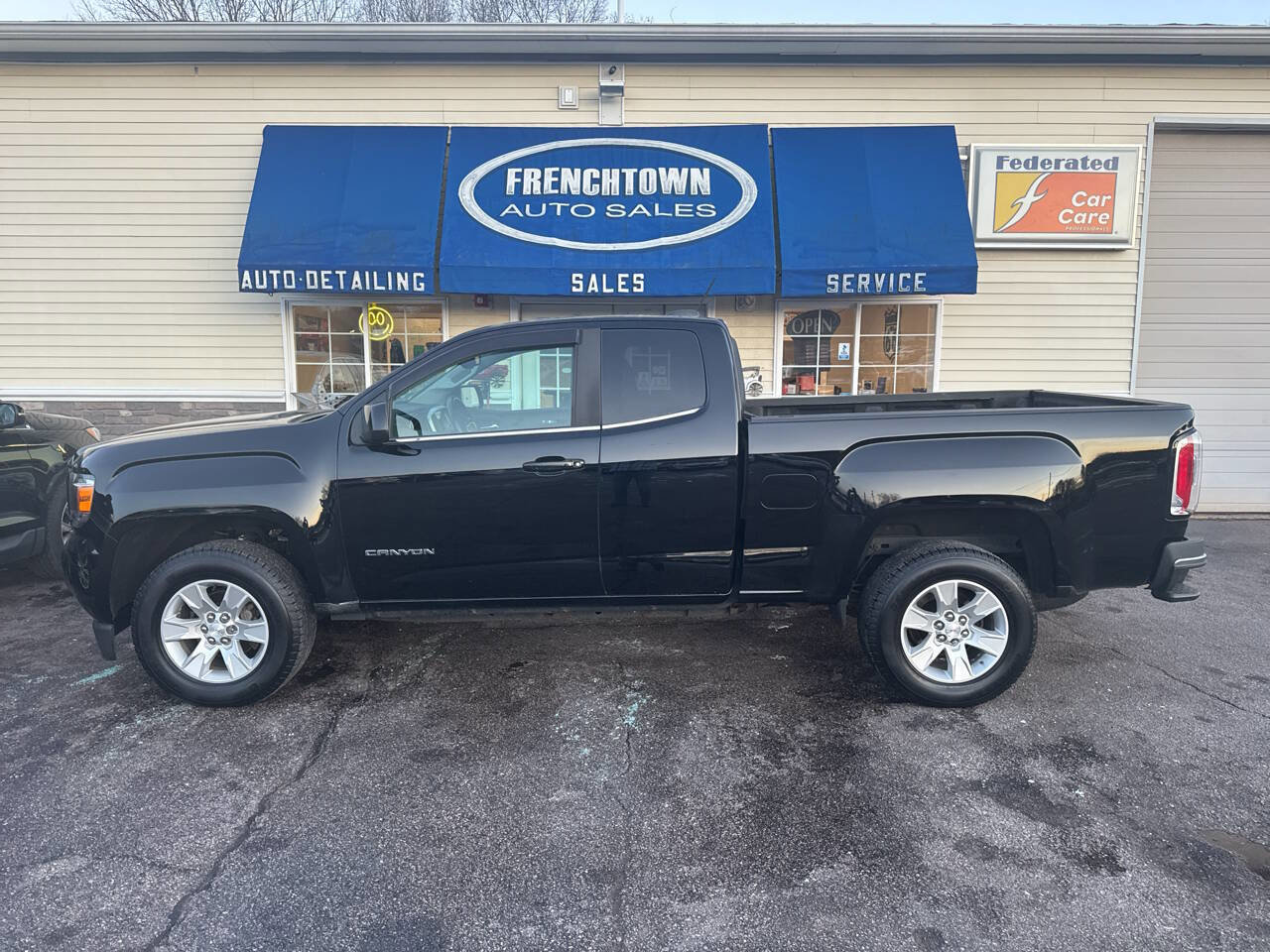 Used 2017 GMC Canyon SLE w/ SLE Convenience Package image 2