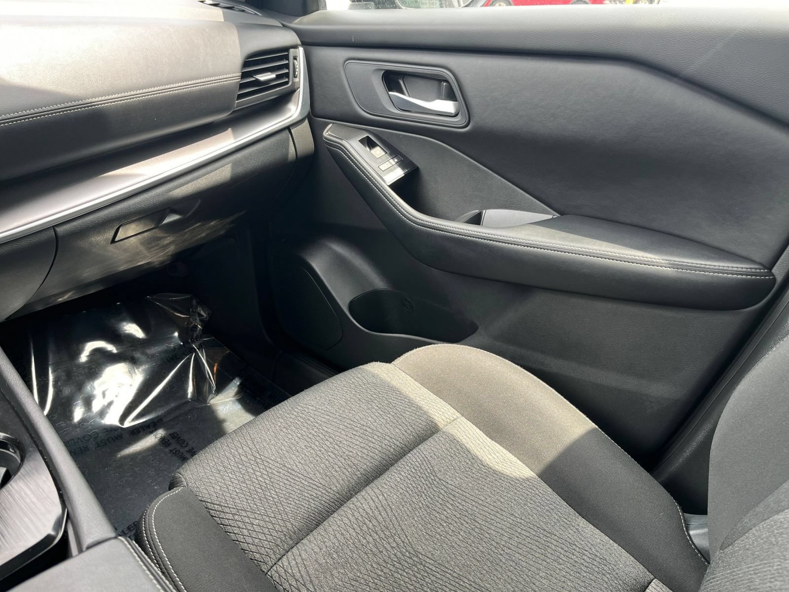 Used 2025 Nissan Rogue SV AWD/4WD image 40