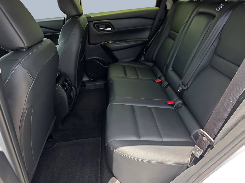 Used 2024 Nissan Rogue SL FWD image 20
