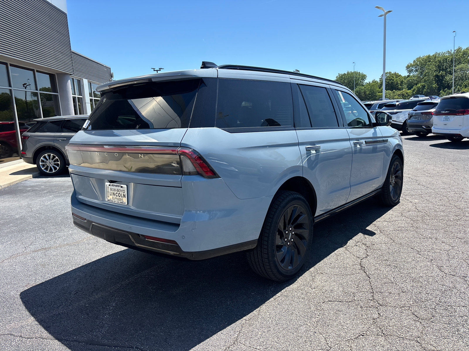 New 2026 Lincoln Navigator Reserve w/ Jet Appearance Package AWD/4WD image 7