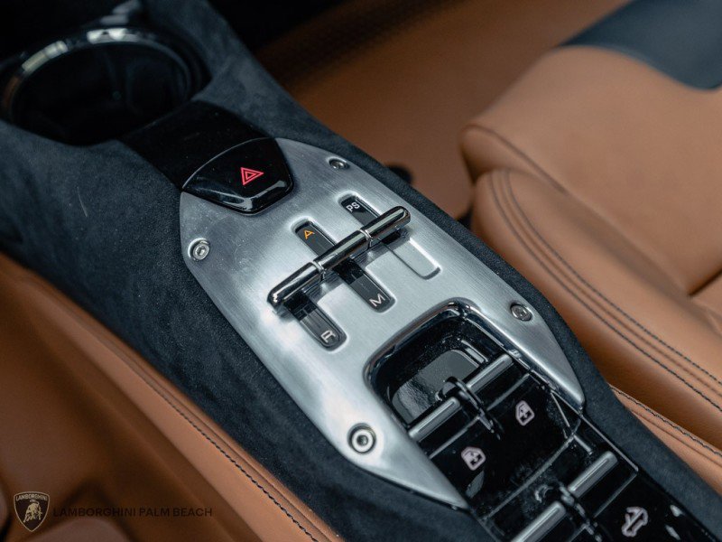 Used 2022 Ferrari SF90 Spider image 27