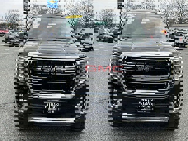 Used 2022 GMC Yukon SLT w/ SLT Luxury Package image 2
