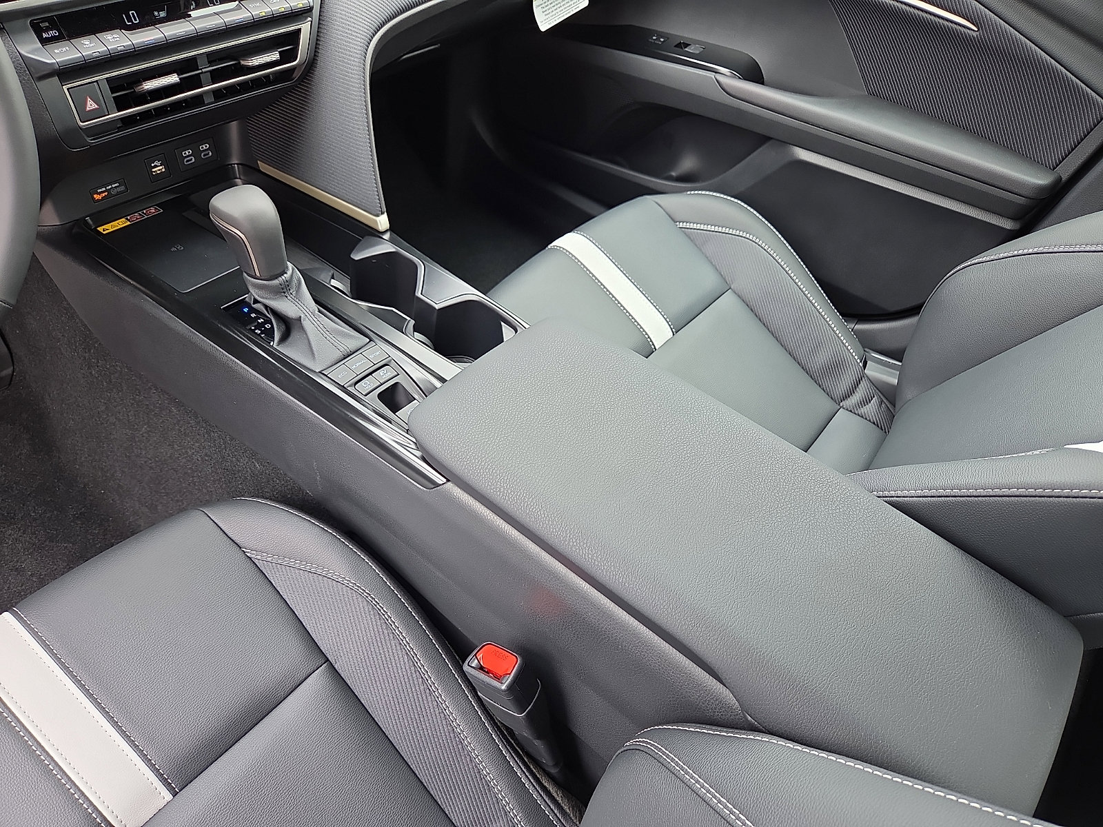 Used 2025 Toyota Camry SE FWD image 25