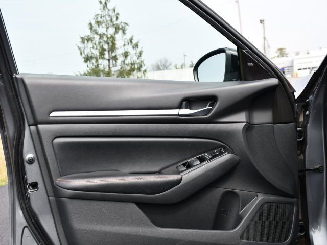 Used 2024 Nissan Altima 2.5 SR image 11