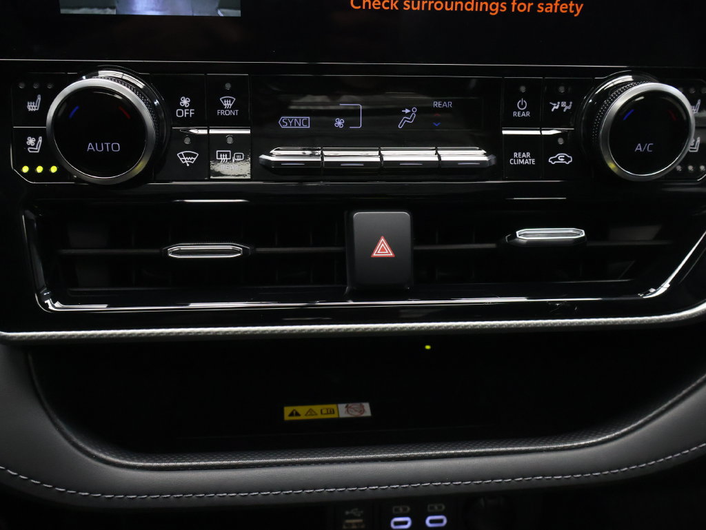 Used 2023 Toyota Highlander Platinum AWD/4WD image 25