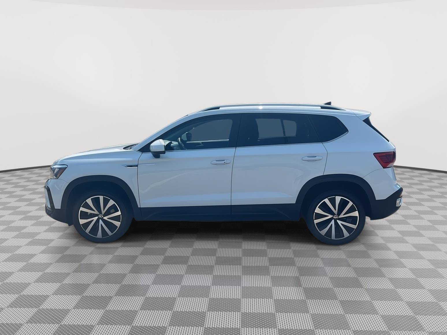 Used 2022 Volkswagen Taos SE FWD image 8