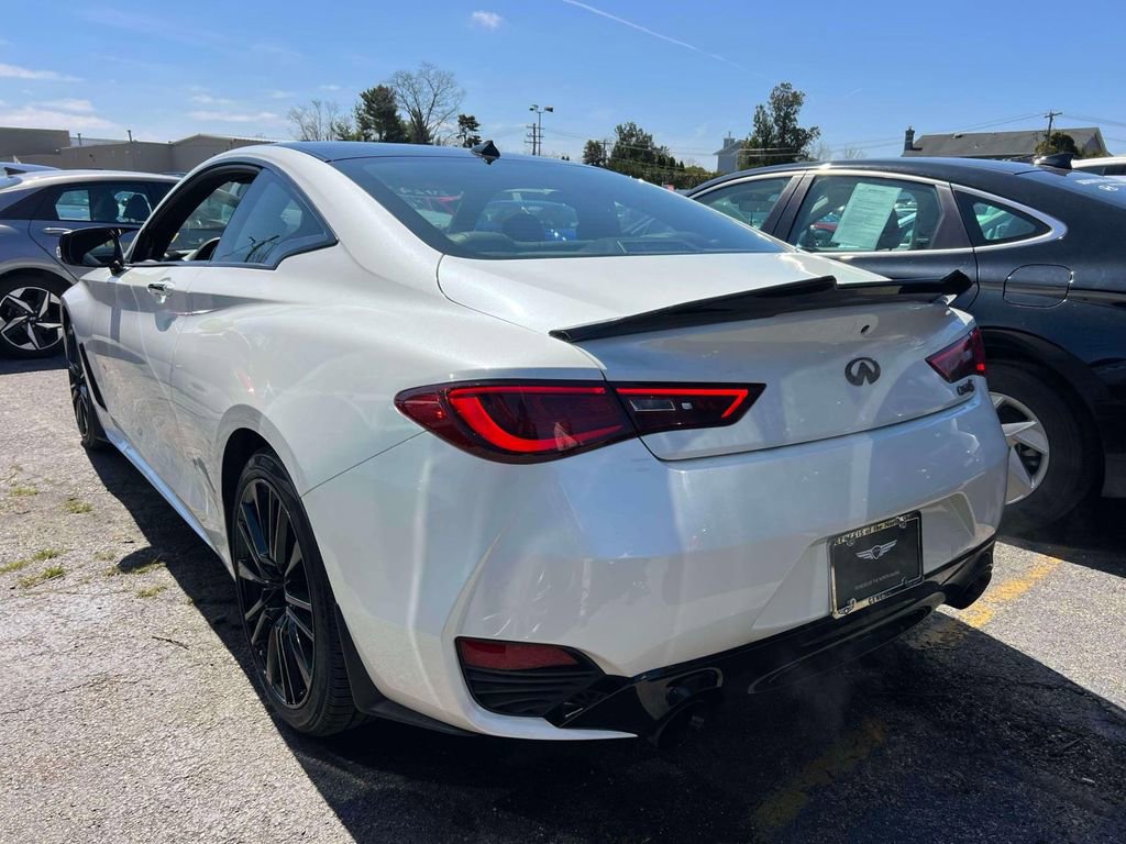Used 2017 INFINITI Q60 Red Sport 400 image 4