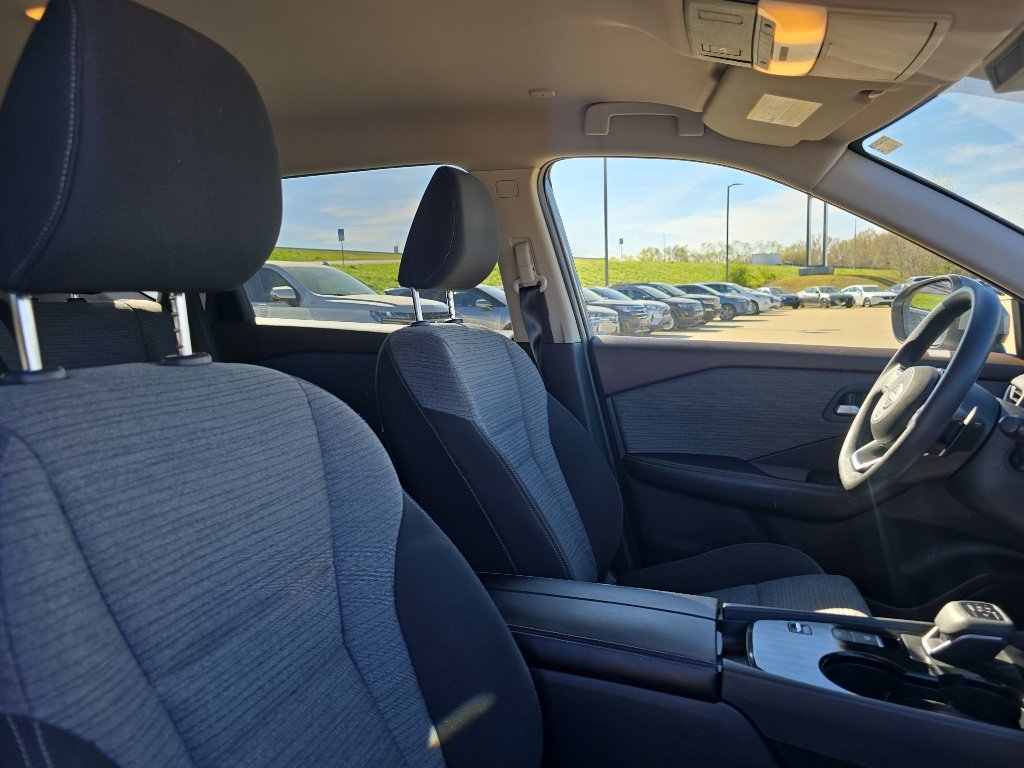 Used 2023 Nissan Rogue SV FWD image 14