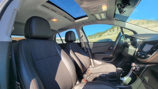 Used 2020 Chevrolet Trax LT w/ Sun & Sound Package image 37