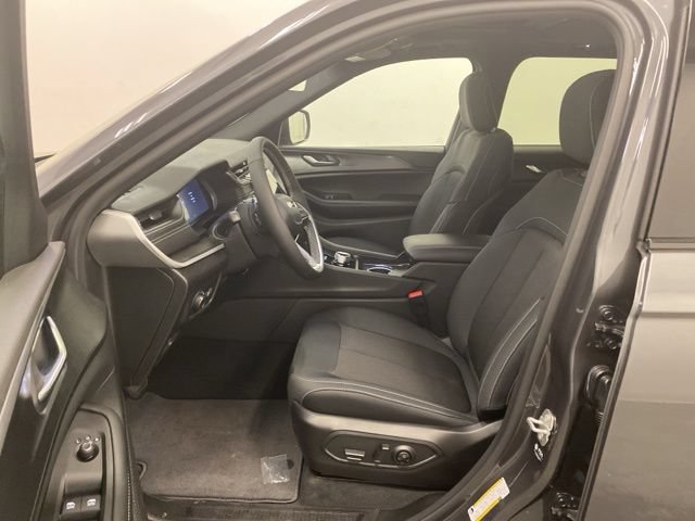 Used 2026 Jeep Grand Cherokee Laredo X AWD/4WD image 8