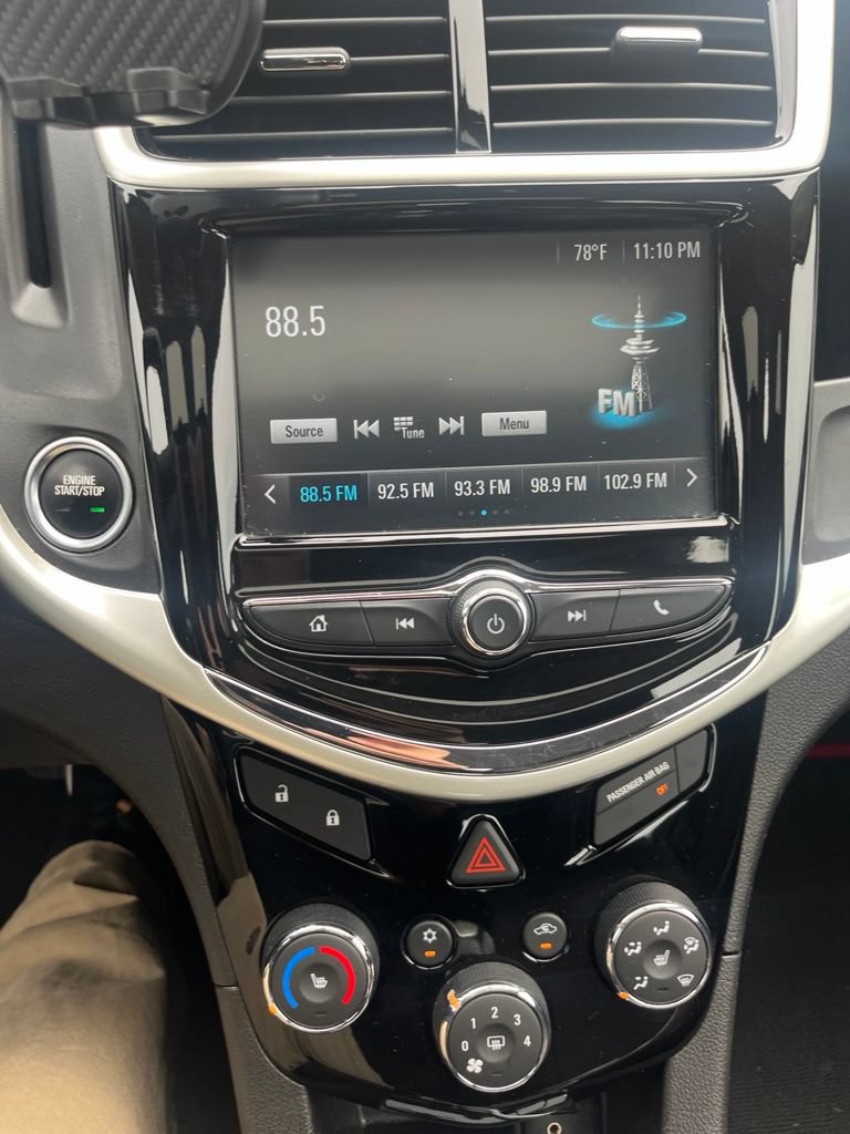 Used 2017 Chevrolet Sonic LT w/ Fun and Sun Package FWD image 10