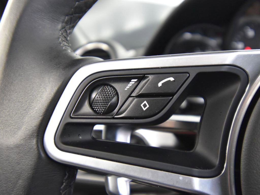 Used 2025 Porsche 718 Boxster image 31