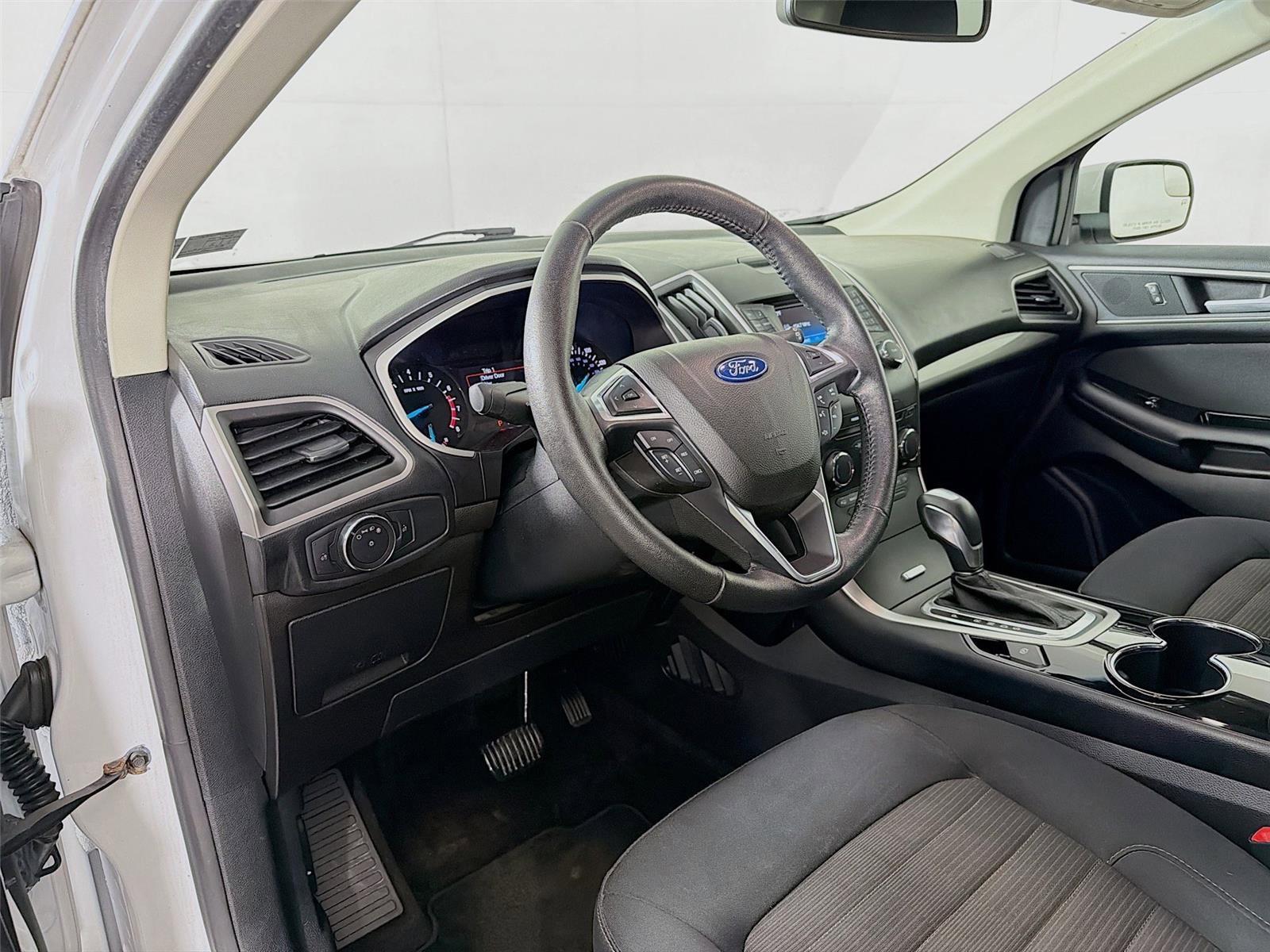 Used 2018 Ford Edge SEL w/ Class II Trailer Tow Package image 9