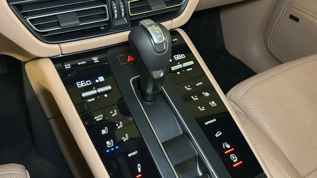 Used 2024 Porsche Macan S AWD/4WD image 29