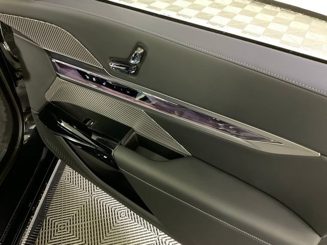 Used 2024 BMW i7 eDrive50 image 36