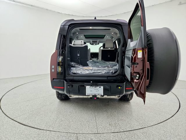 New 2026 Land Rover Defender 130 X-Dynamic SE AWD/4WD image 15