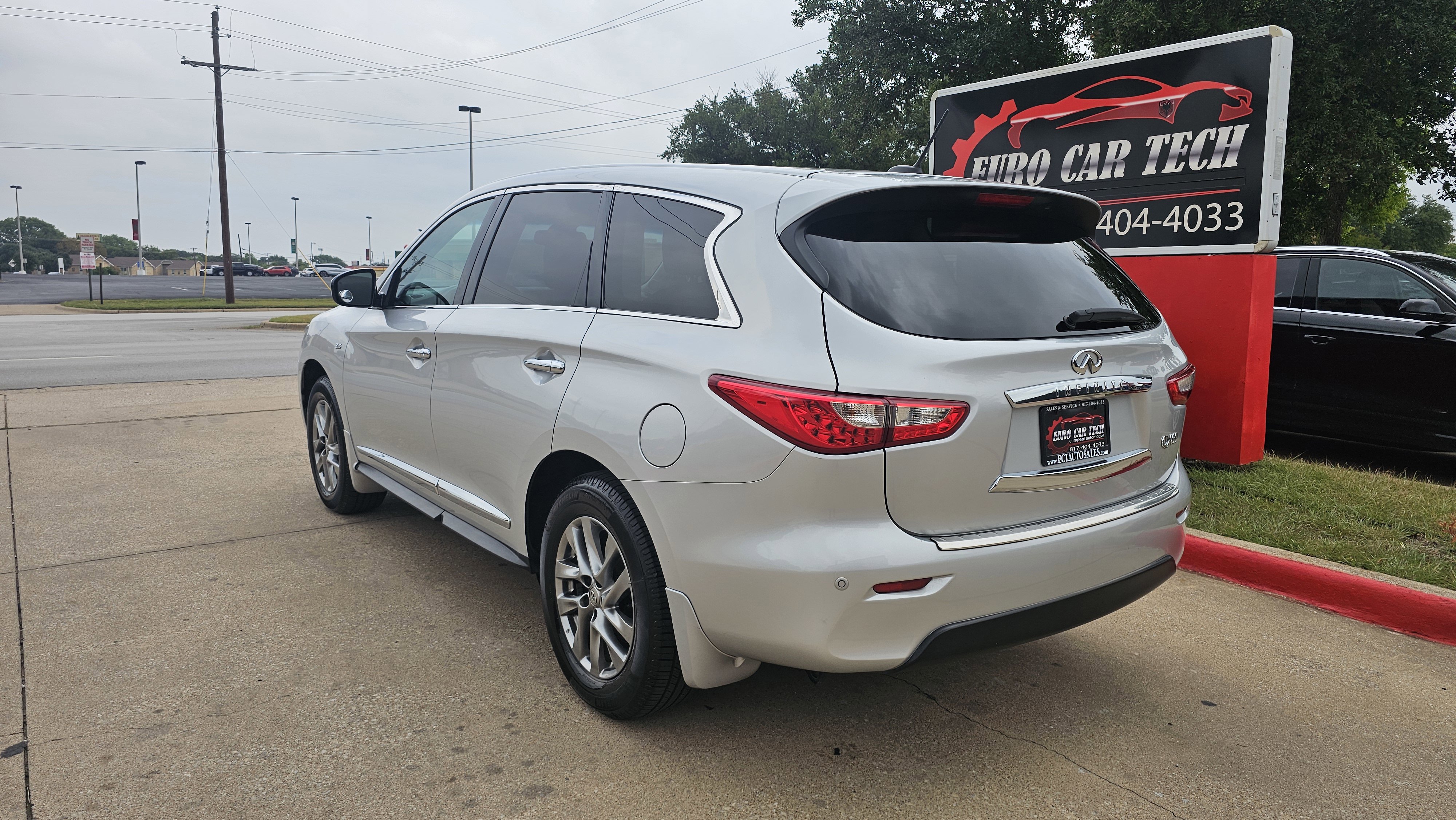 Used 2014 INFINITI QX60 AWD w/ Premium Plus Package image 3