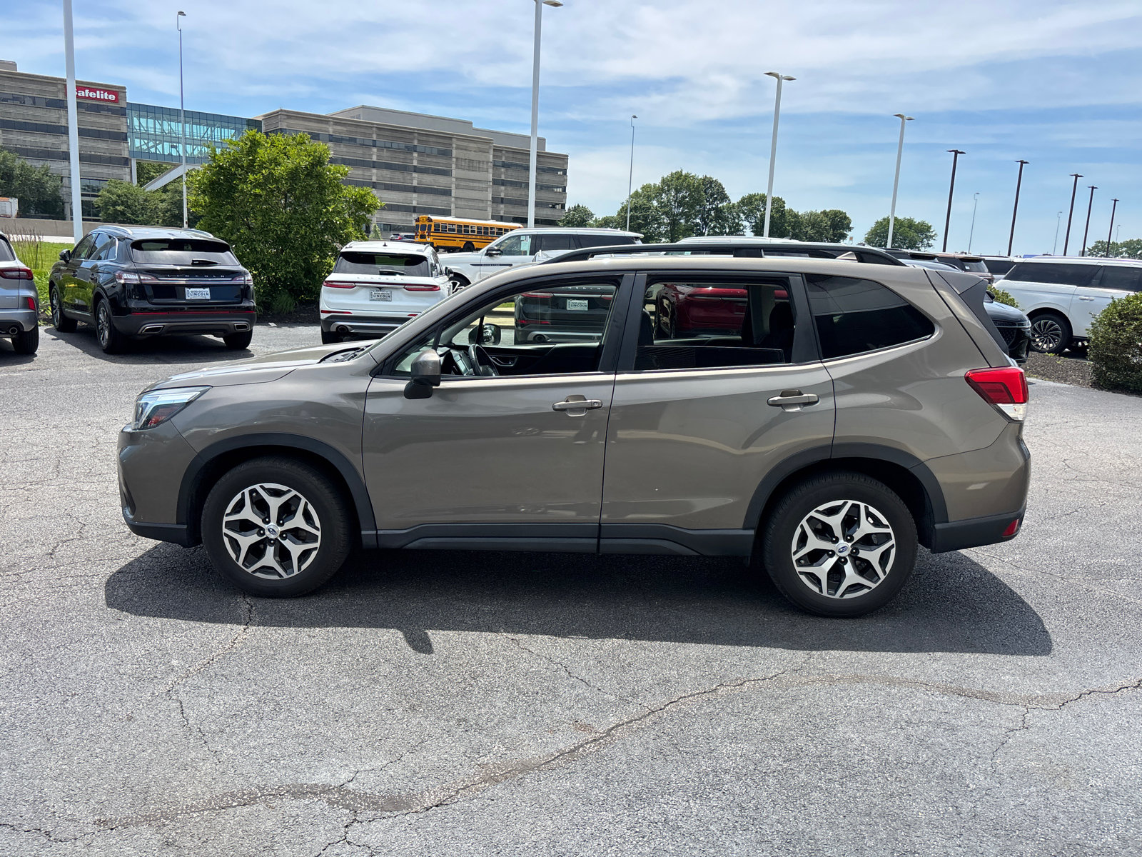 Used 2021 Subaru Forester Premium w/ Popular Package #1 AWD/4WD image 4