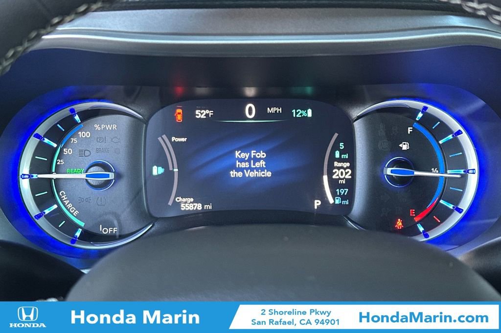 Used 2024 Chrysler Pacifica Select image 32