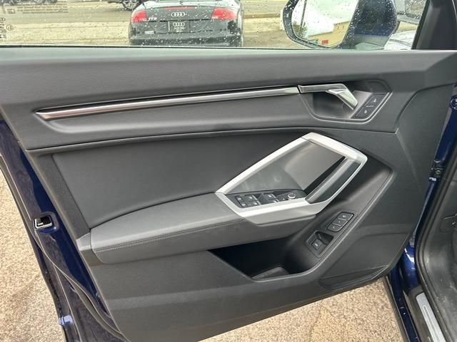 Used 2024 Audi Q3 2.0T Premium w/ Convenience Package image 9