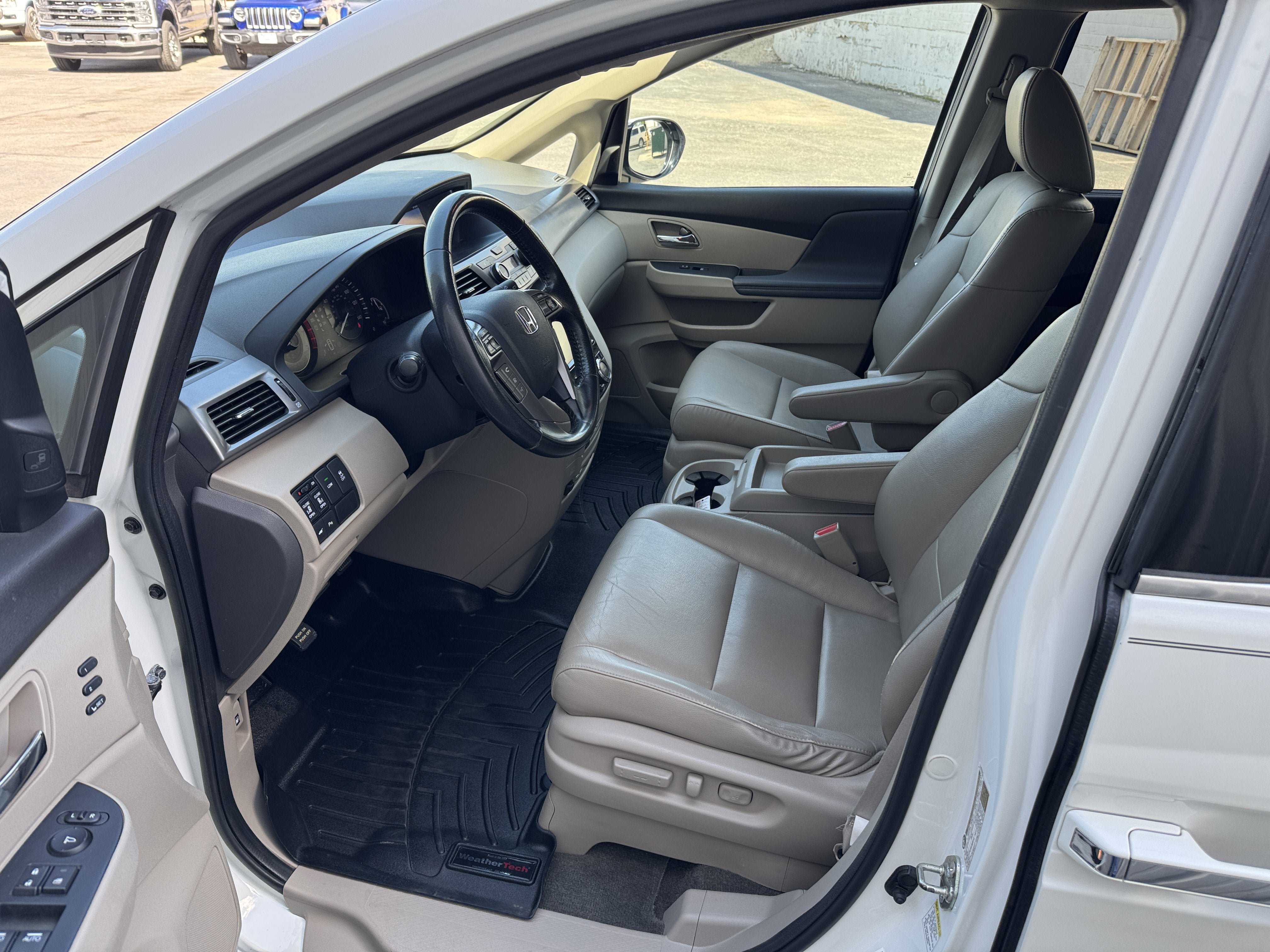Used 2014 Honda Odyssey Touring Elite image 9