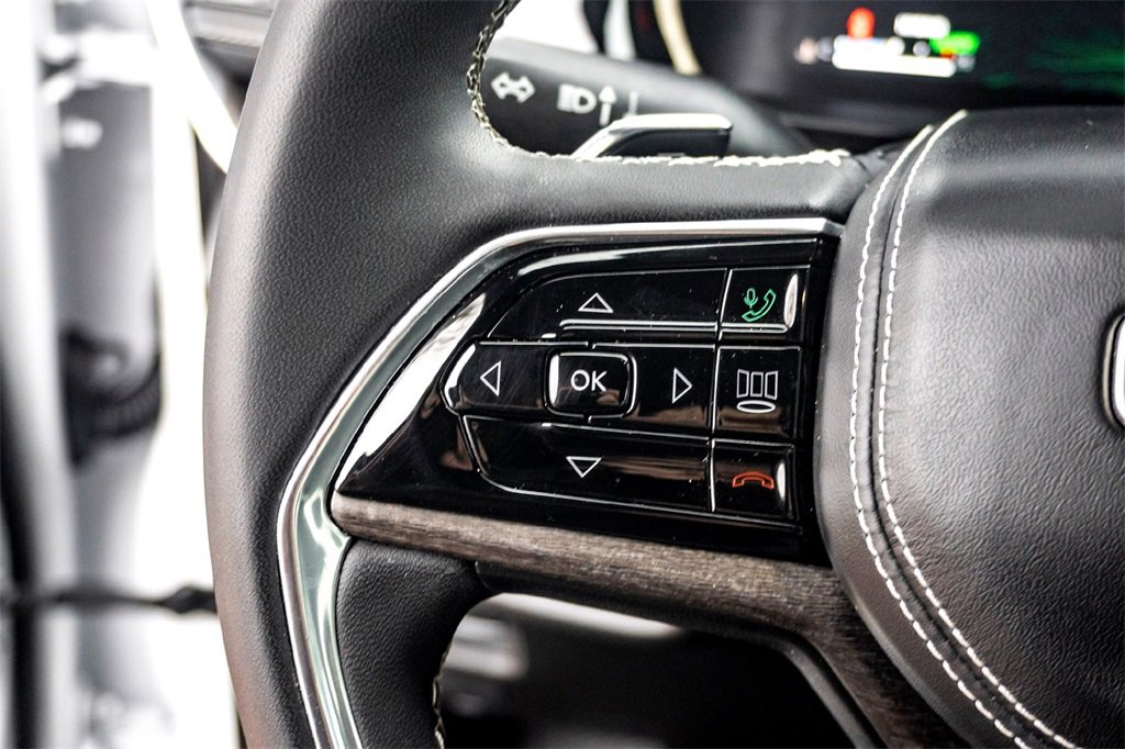 Used 2023 Jeep Grand Cherokee Overland image 18