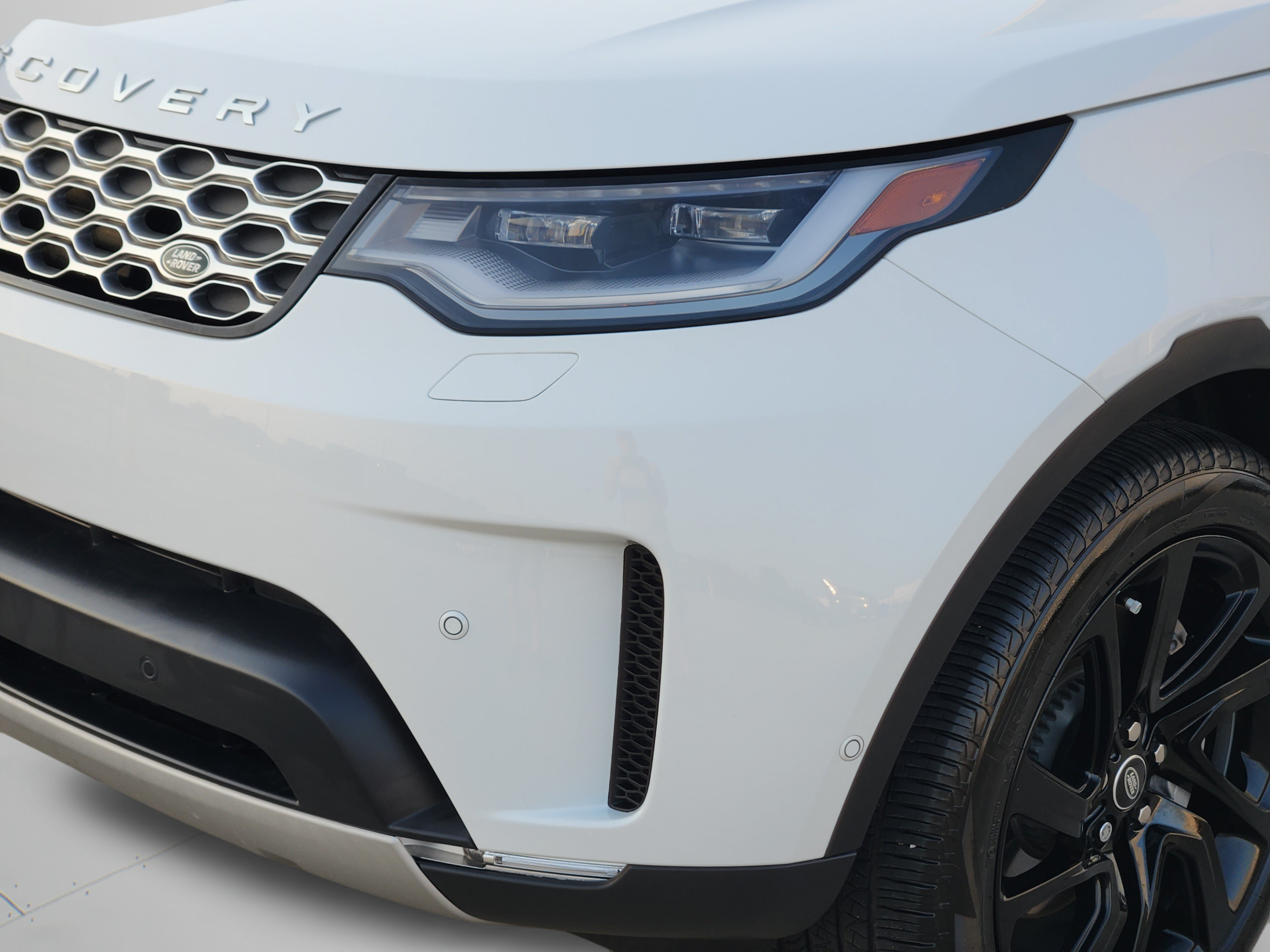 Certified 2025 Land Rover Discovery S AWD/4WD image 33