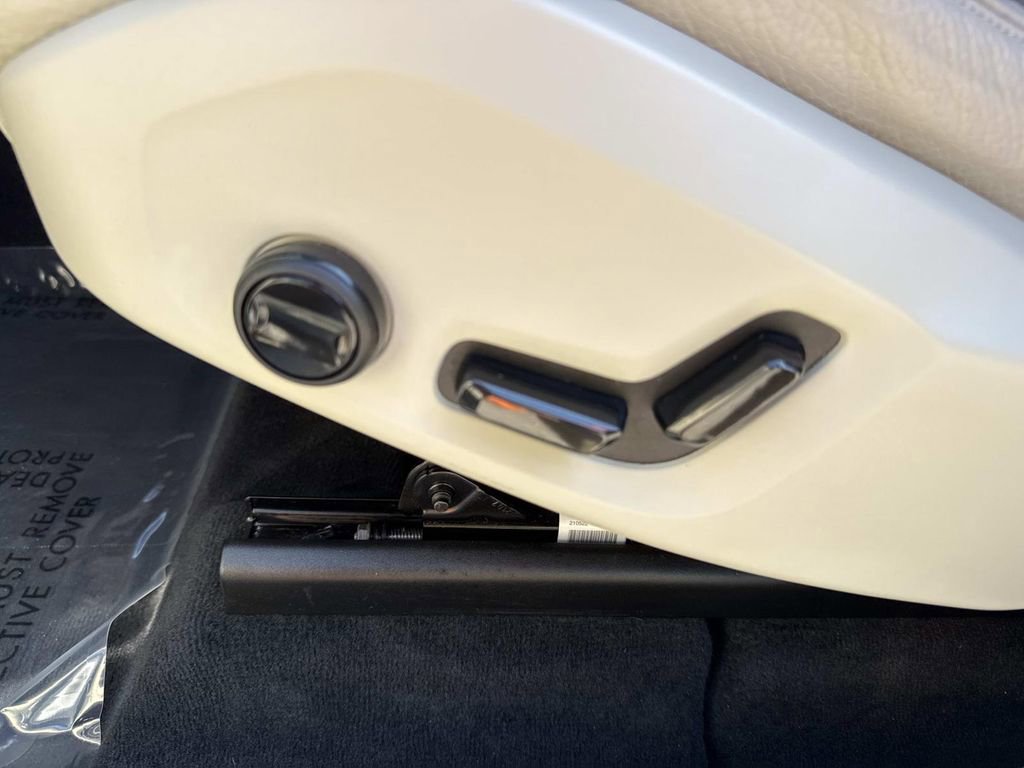 Used 2022 Volvo XC60 B5 Momentum w/ Climate Package image 27
