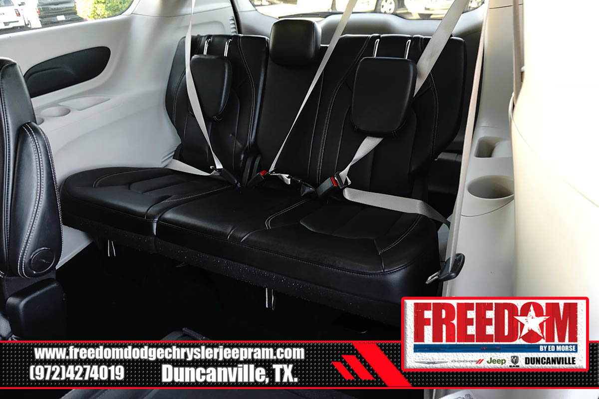 Certified 2024 Chrysler Pacifica Touring-L FWD image 14