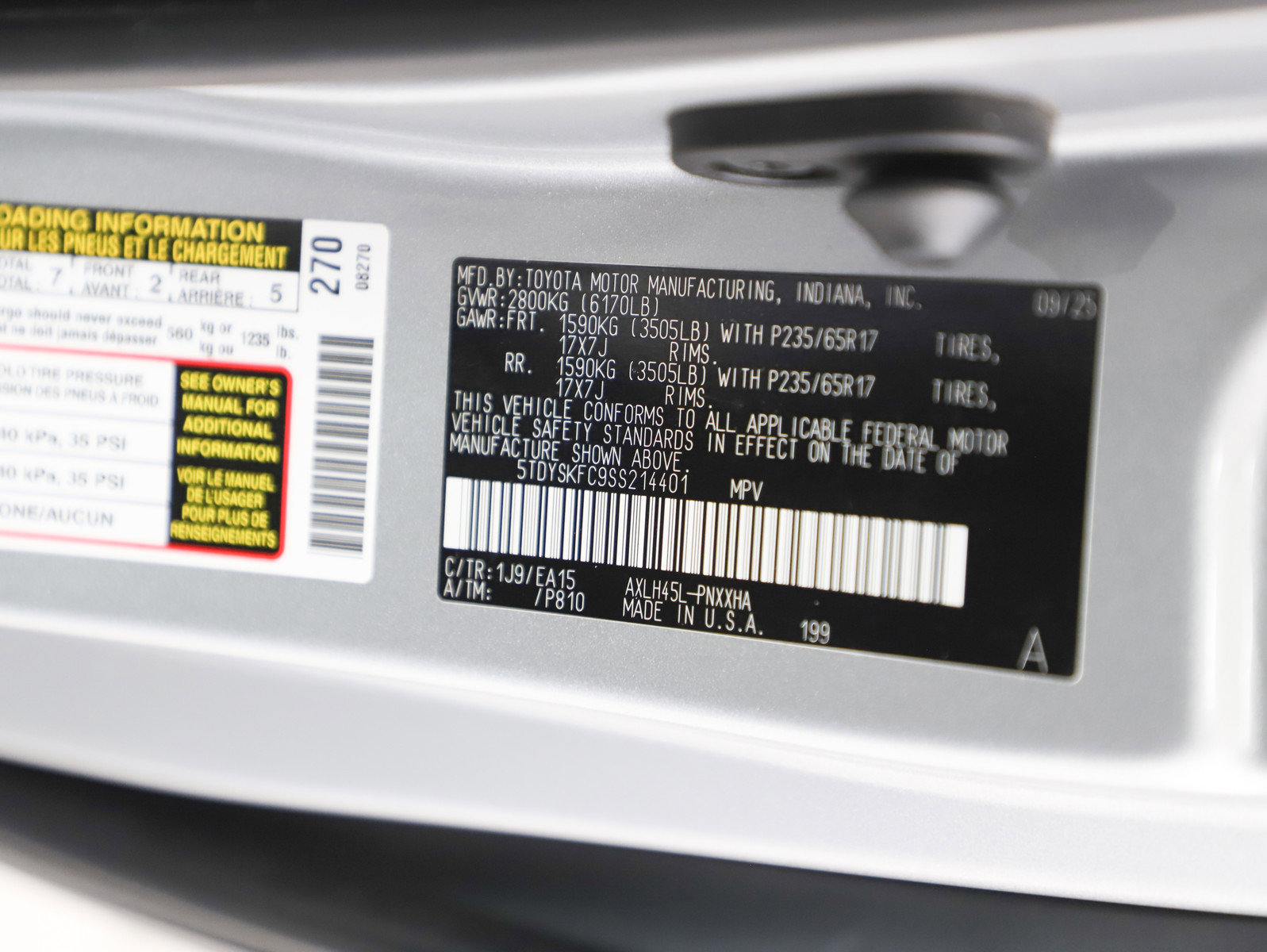 Used 2025 Toyota Sienna XLE image 32