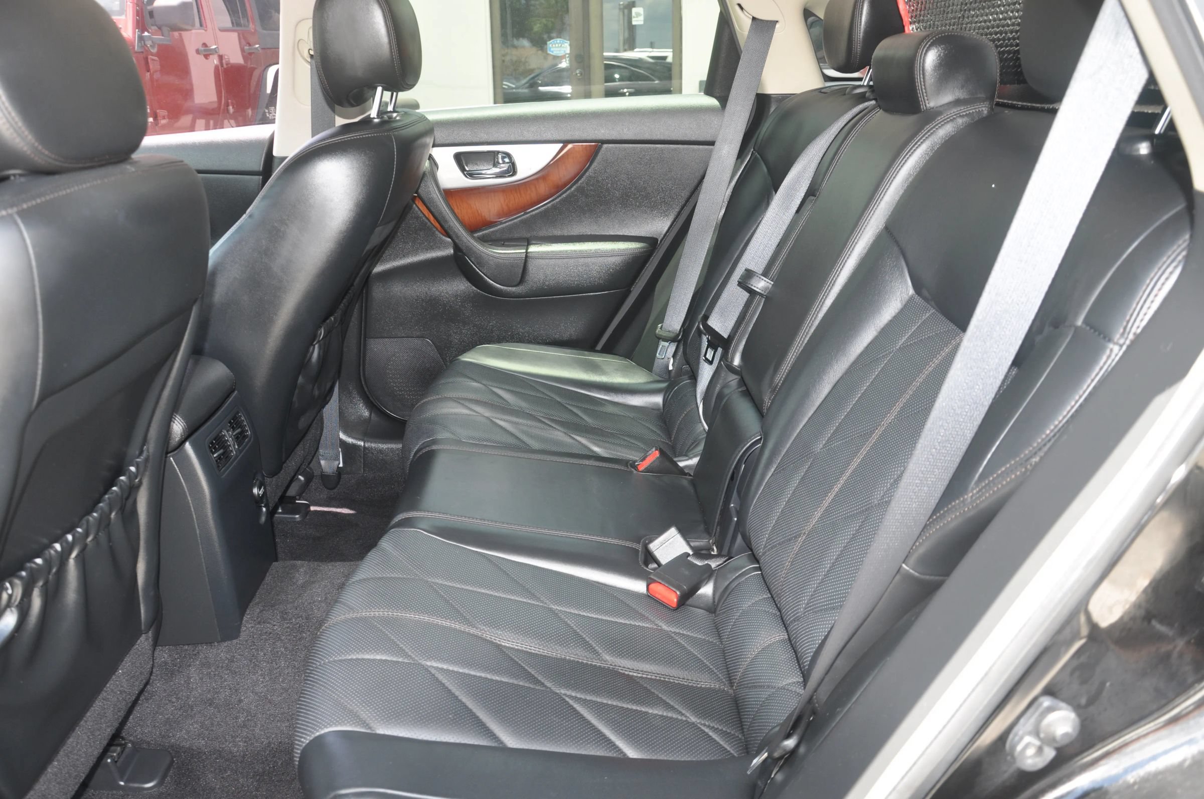 Used 2014 INFINITI QX70 AWD w/ Premium Package image 37