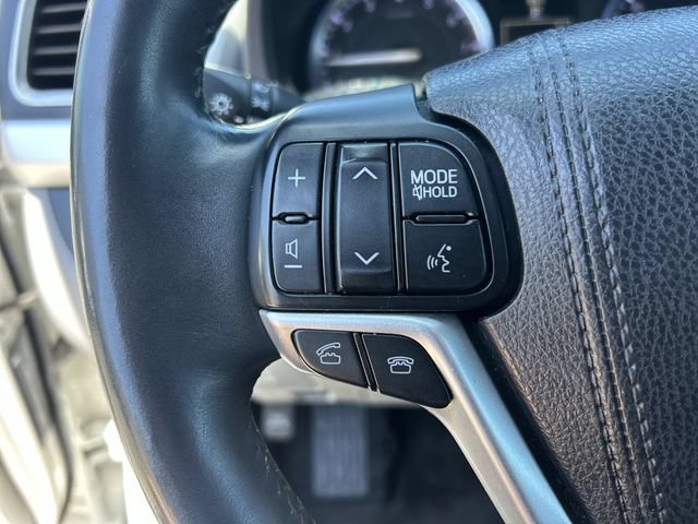 Used 2016 Toyota Highlander Limited Platinum FWD image 23