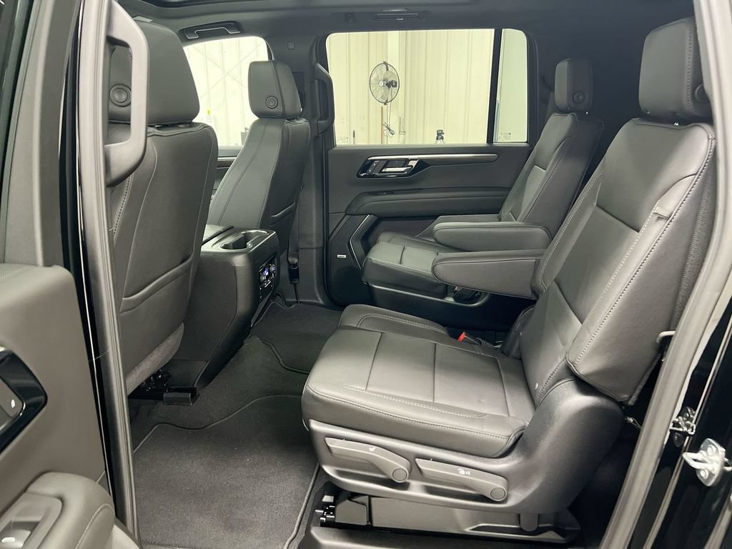 New 2026 Chevrolet Suburban Z71 w/ Comfort Package AWD/4WD image 24