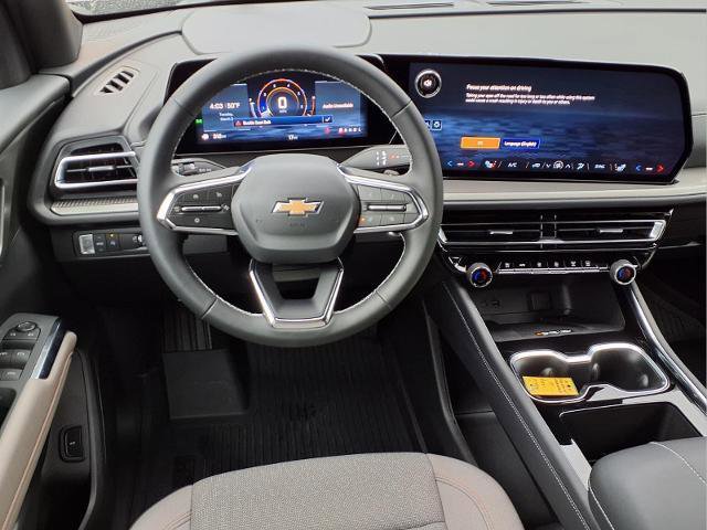 Used 2025 Chevrolet Traverse LT w/ LPO, Floor Liner Package FWD image 5