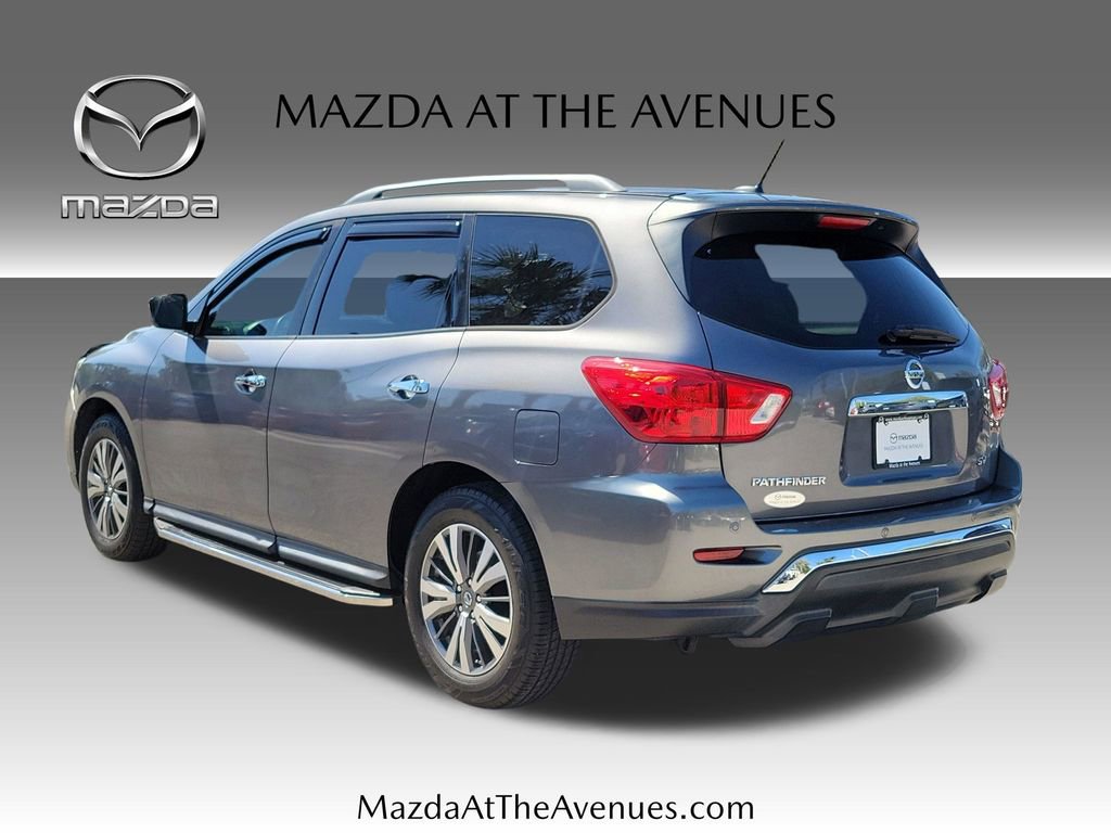 Used 2017 Nissan Pathfinder SV image 3