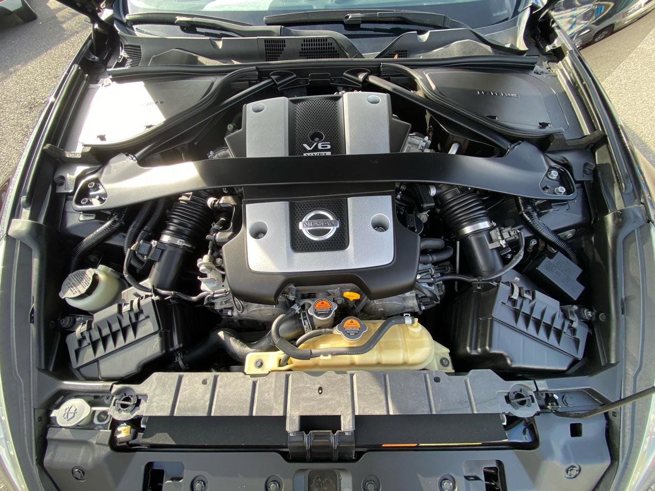 Used 2016 Nissan 370Z Touring RWD image 17