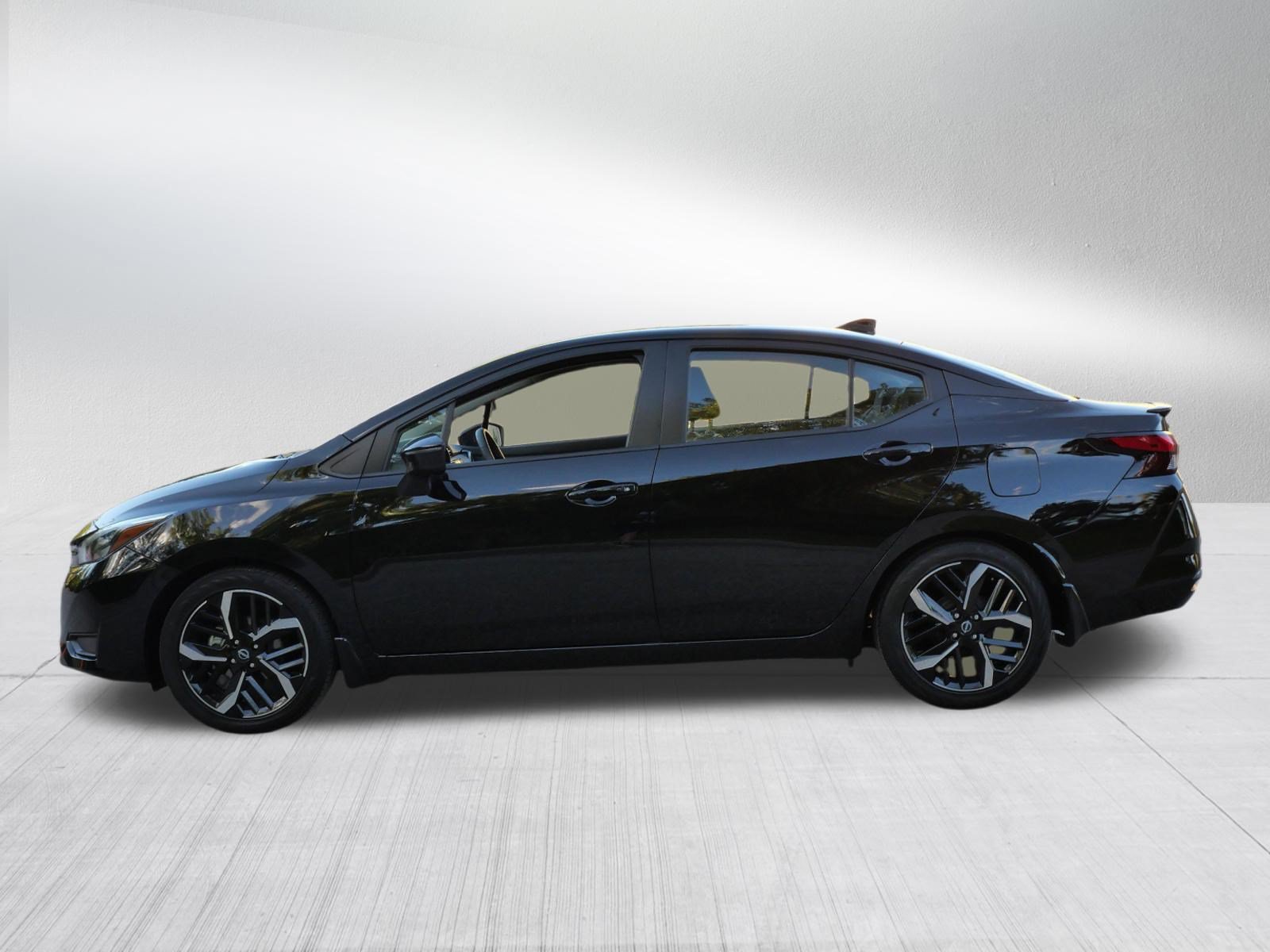 Used 2023 Nissan Versa SR w/ Trunk Package FWD image 4