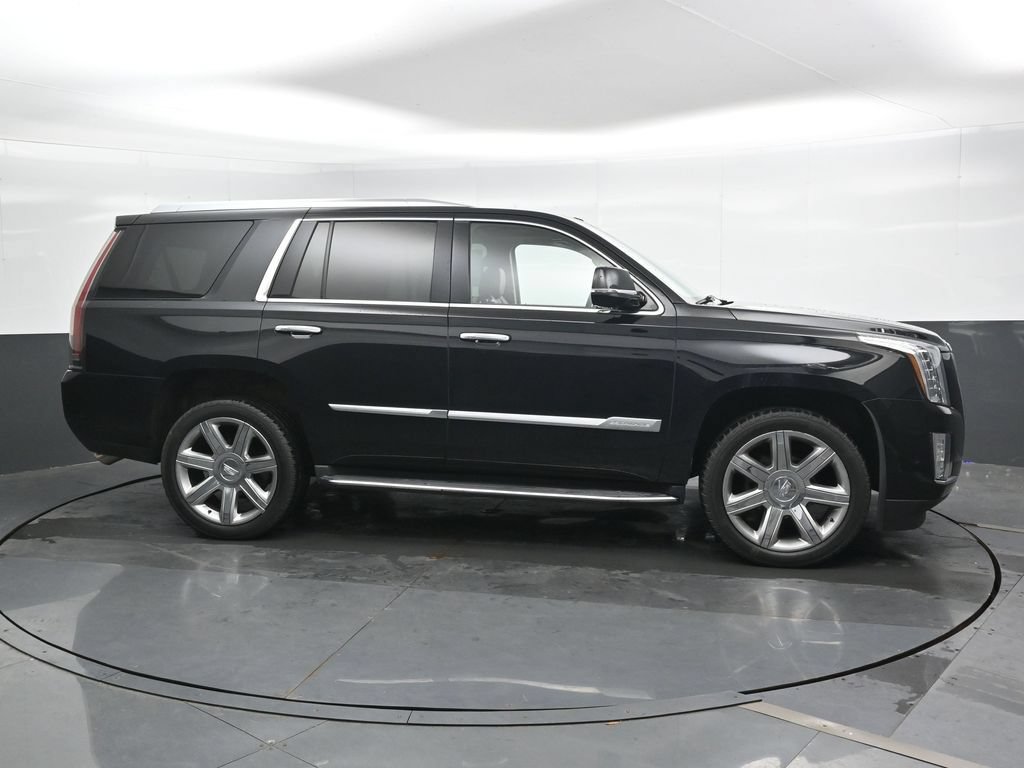 Used 2018 Cadillac Escalade Premium Luxury AWD/4WD image 3