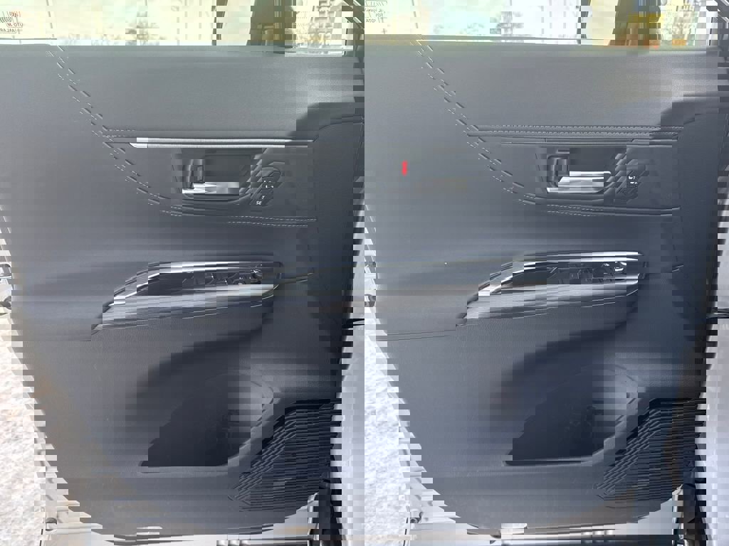 Used 2021 Toyota Venza Limited image 16