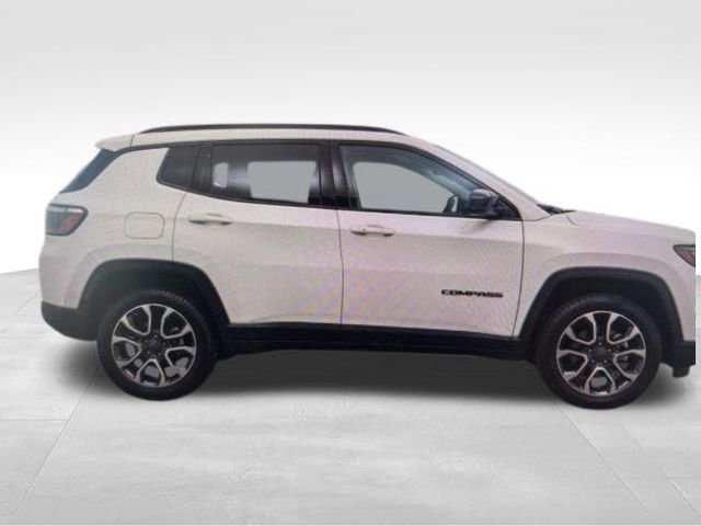 Used 2025 Jeep Compass Trailhawk AWD/4WD image 9