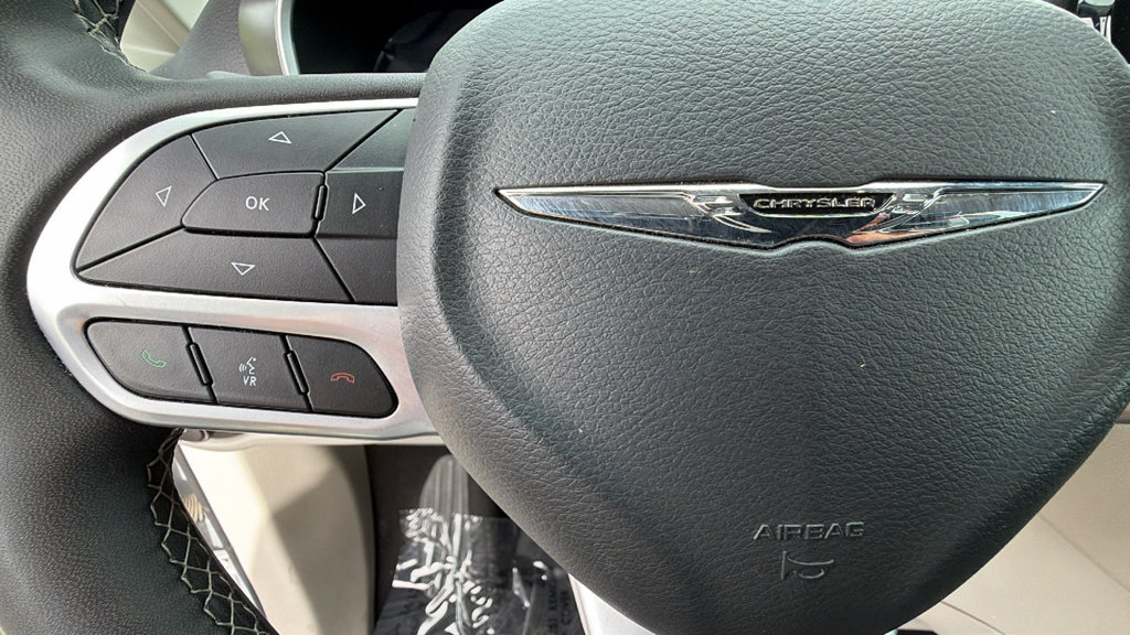 Used 2024 Chrysler Pacifica Limited FWD image 19