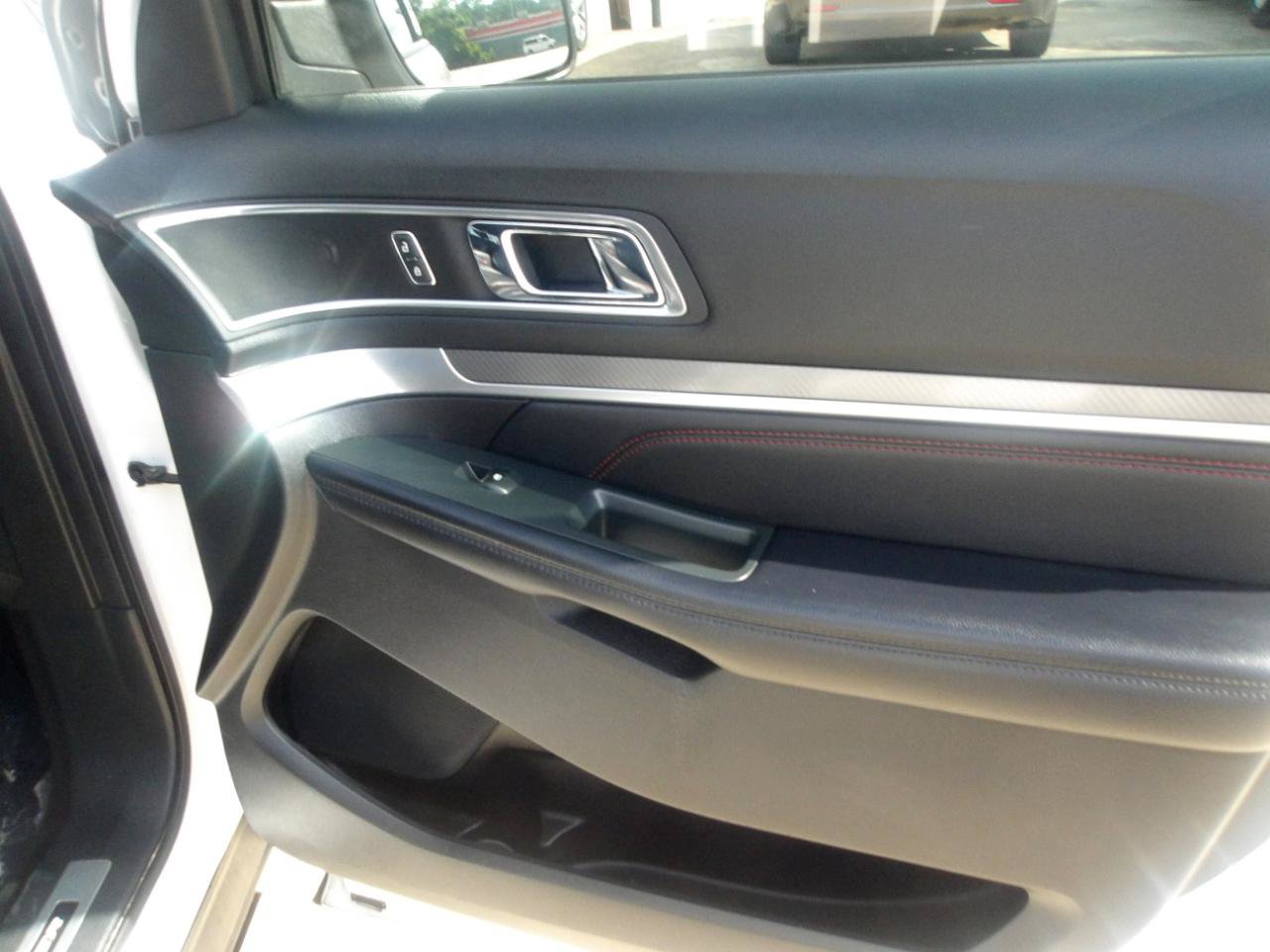Used 2018 Ford Explorer Sport w/ Equipment Group 401A AWD/4WD image 9