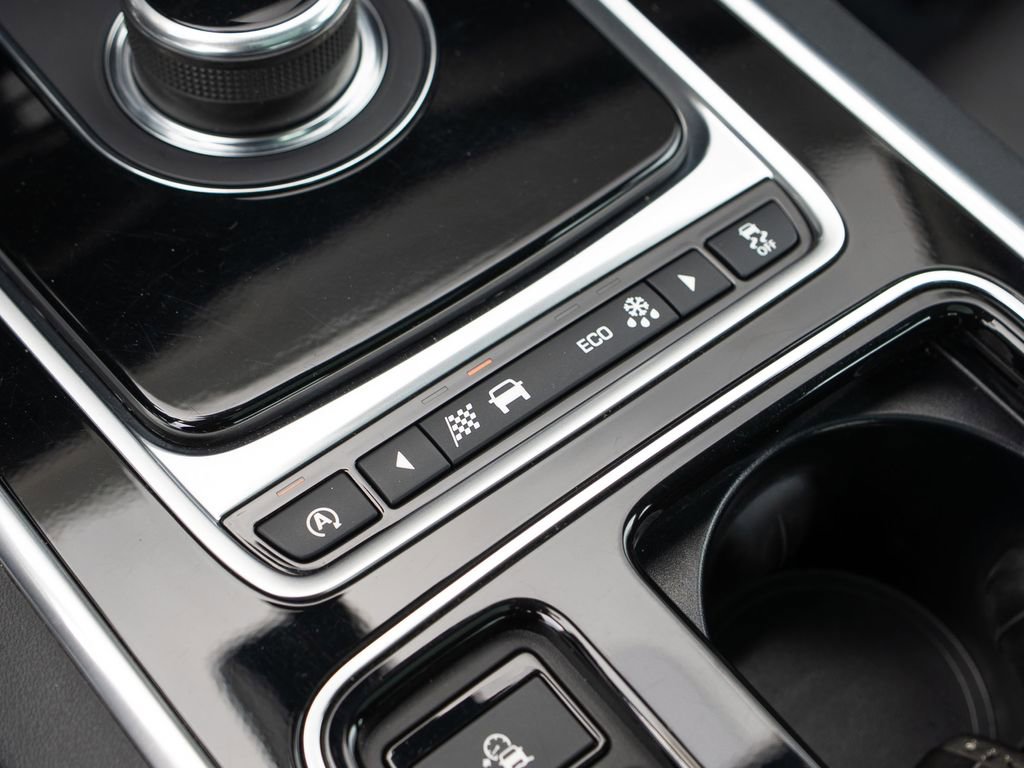 Used 2017 Jaguar XF Premium image 28