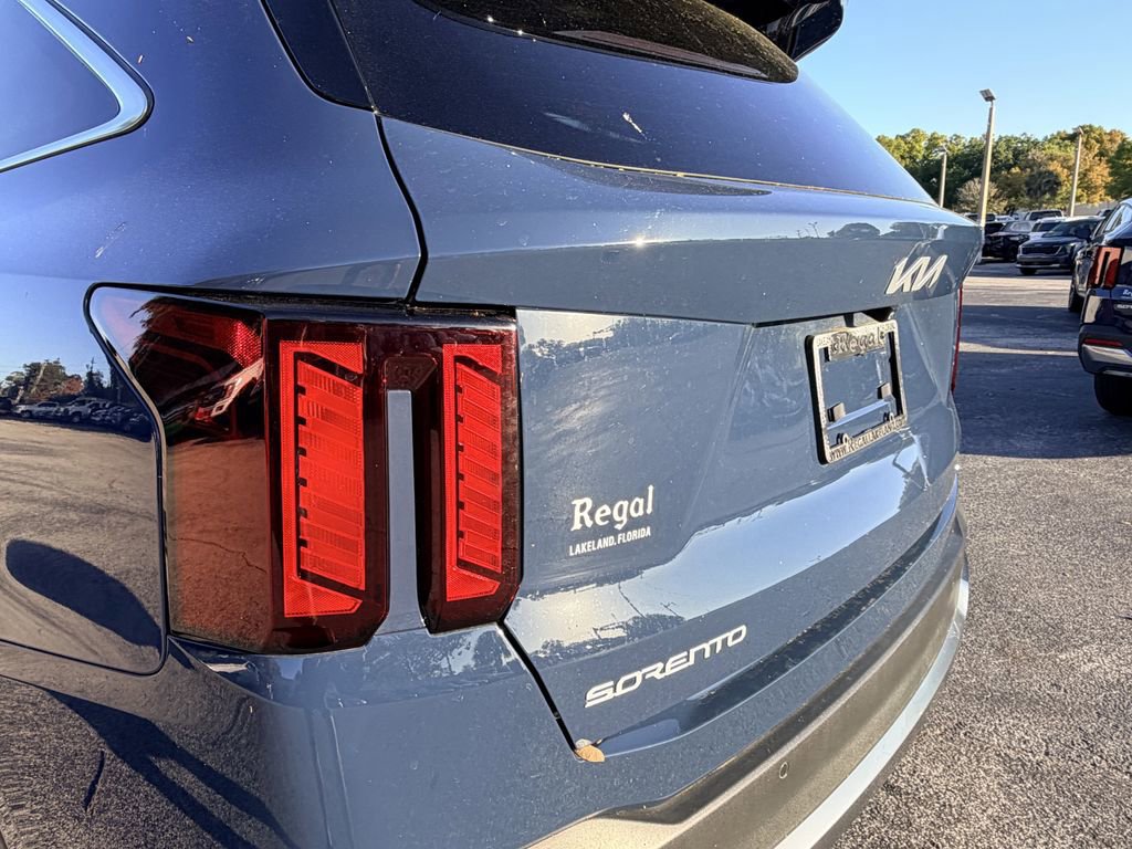 Used 2025 Kia Sorento S w/ Panoramic Sunroof Package image 9