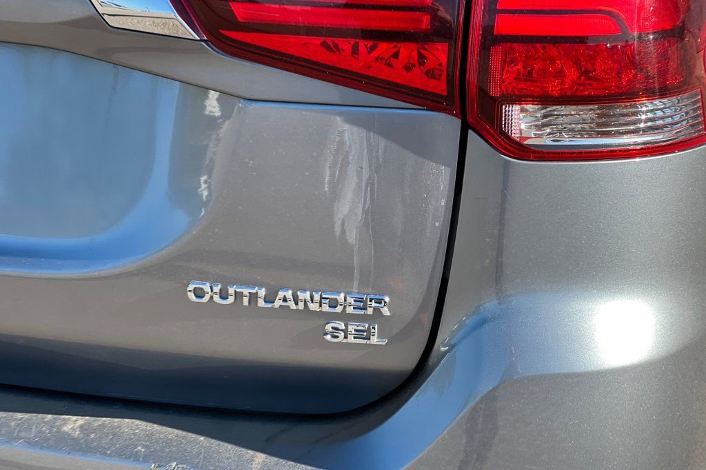 Used 2016 Mitsubishi Outlander SEL FWD image 24