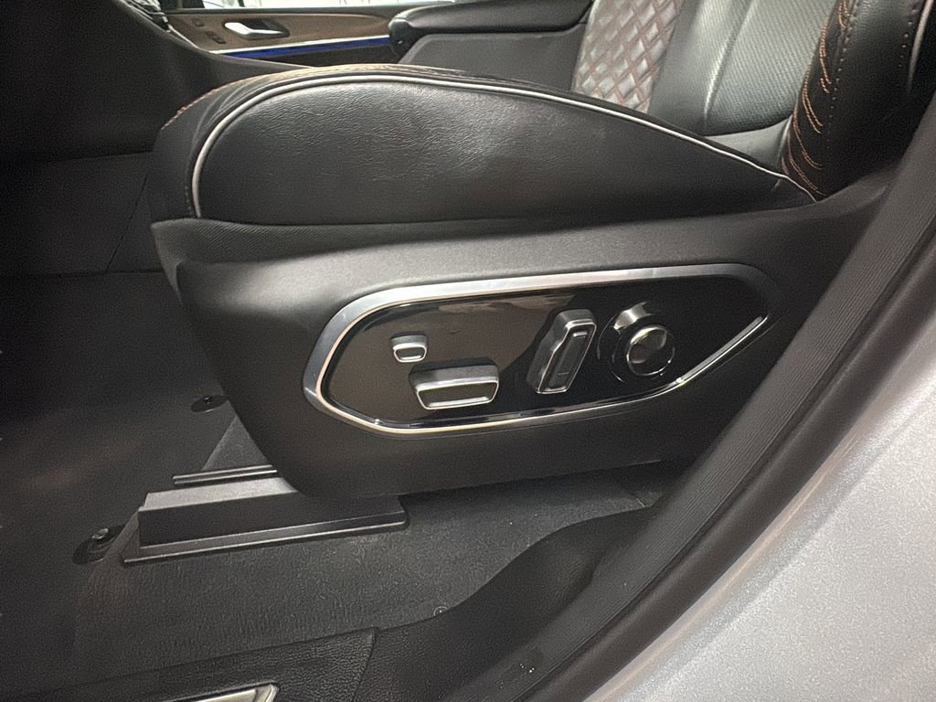 Used 2024 Jeep Grand Cherokee Summit w/ Luxury Tech Group V image 21