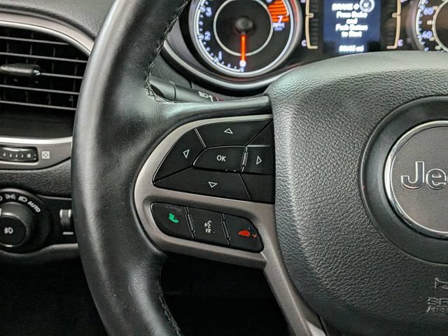 Used 2019 Jeep Cherokee Latitude Plus w/ Cold Weather Group AWD/4WD image 32