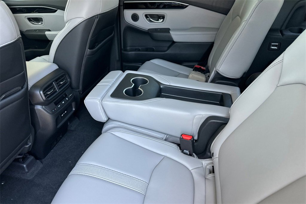 New 2025 Honda Pilot Touring image 13