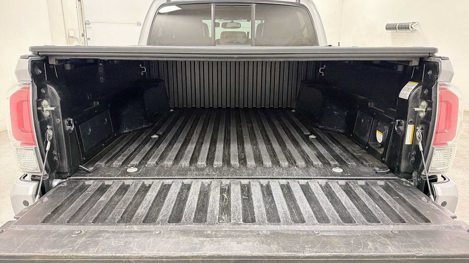 Certified 2016 Toyota Tacoma Limited w/ Towing Package AWD/4WD image 29